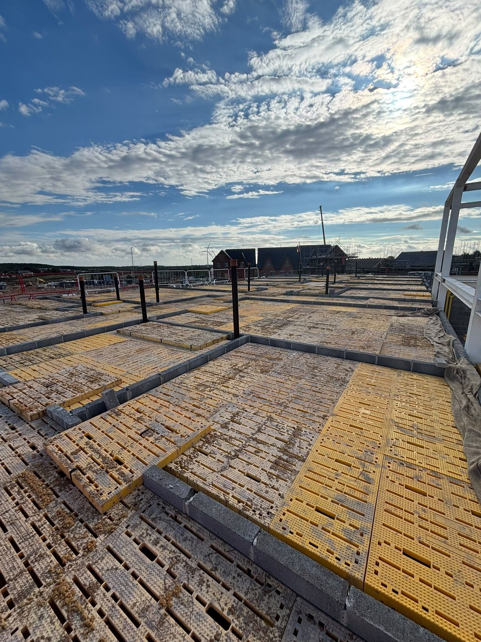 Trad Deck laid across a large floor plate, blockwork walls dividing the rooms